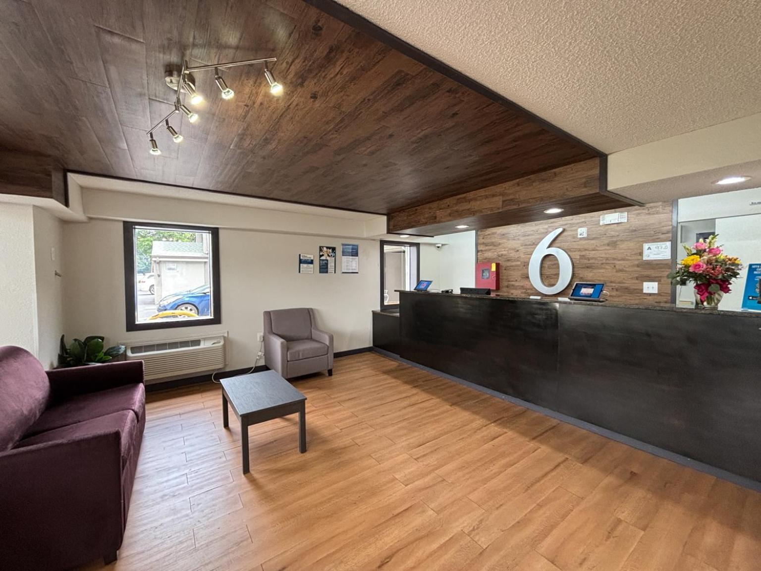 6 Charlotte, Nc Northlake Hotel 4*